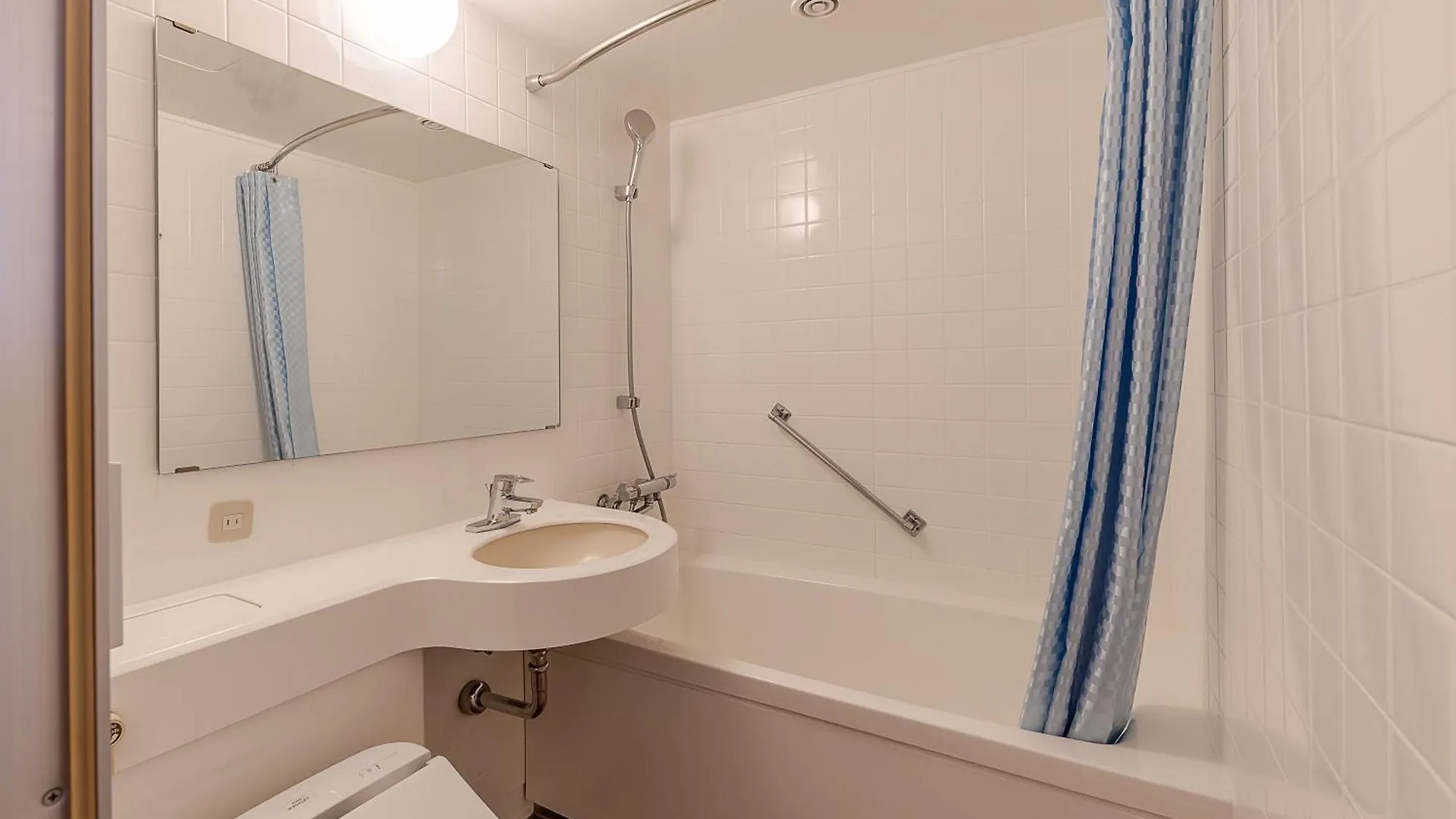 Court Hotel Asahikawa 3*,